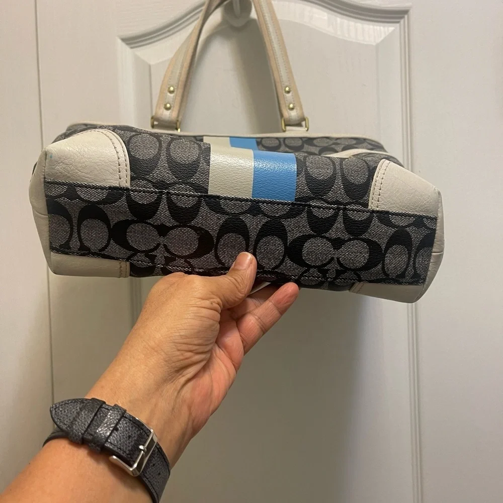Coach bag gray and black with blue and white stripes gold logo in the front_11